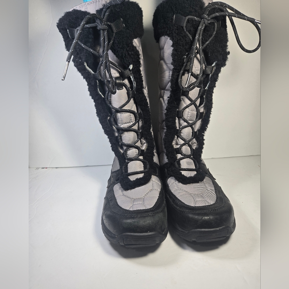 UGG Capstone Quilted Winter Snow Boot Size US 9 UK 7.5 - Picture 2 of 6